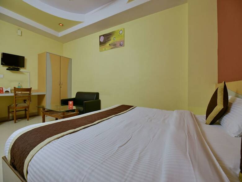 Oyo 11923 Hotel Rajdhani Palace