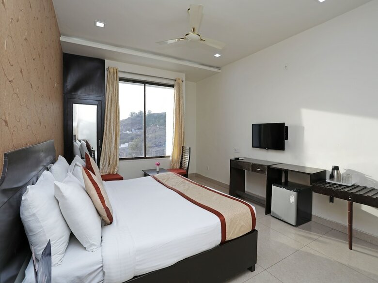 Hotel Oyo 11973 Badri Palace