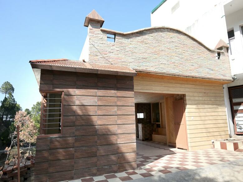 Hotel Oyo 12170 Home Rustic Villa Kasauli