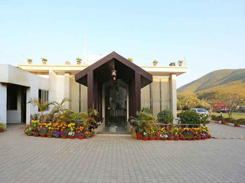 Hotel Oyo 6315 Golden Leaf Resort