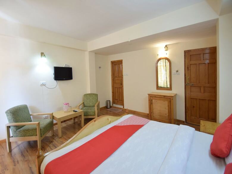 Oyo 11552 Hotel Rising Star
