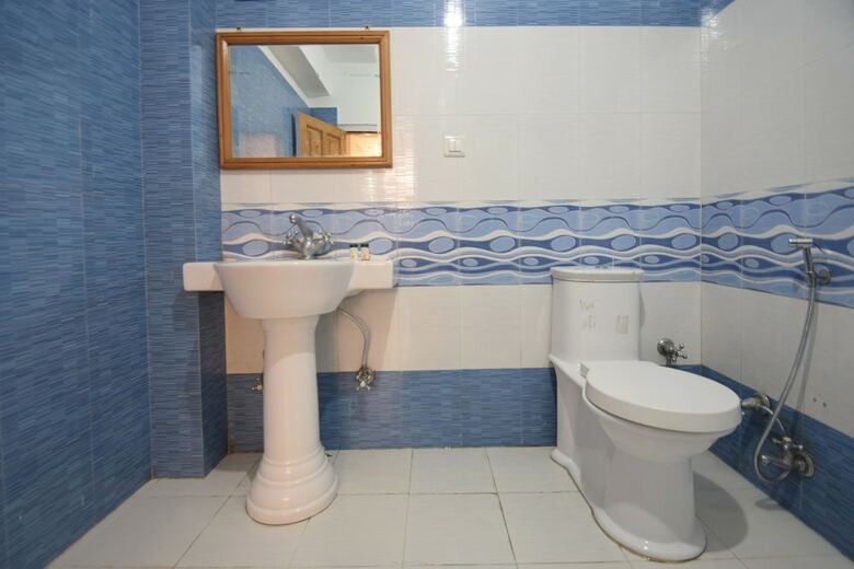 Oyo 11552 Hotel Rising Star