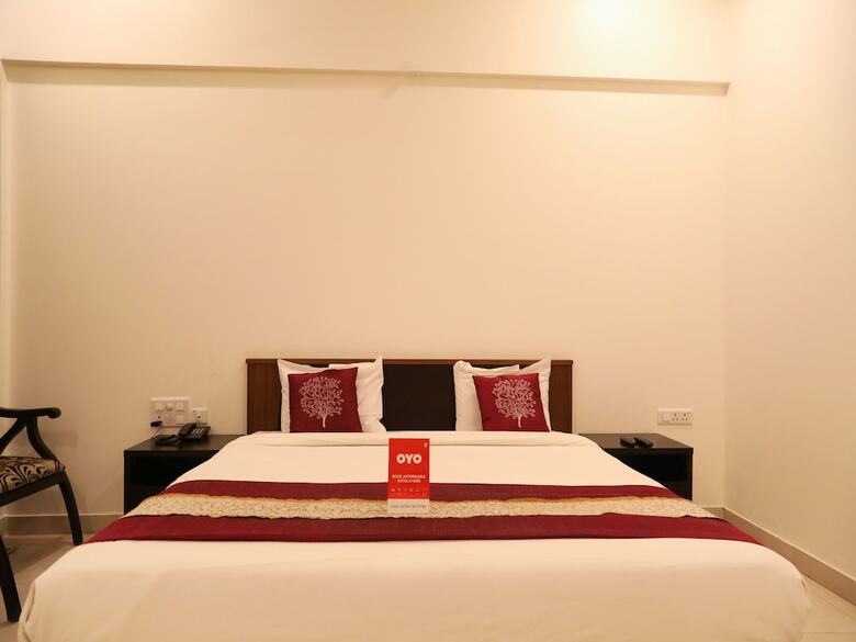 Hotel Oyo 11889 White Hall