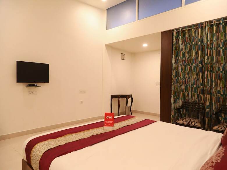 Hotel Oyo 11889 White Hall