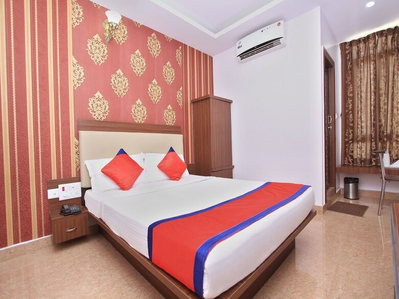 Oyo 12153 Hotel B S International