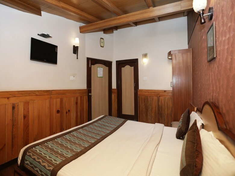 Hotel Oyo 12721 Vansh Regency