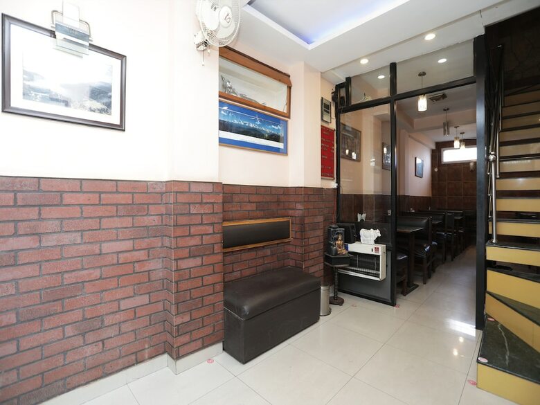 Hotel Oyo 12721 Vansh Regency
