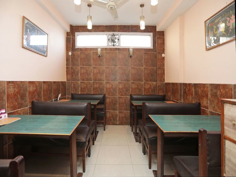Hotel Oyo 12721 Vansh Regency