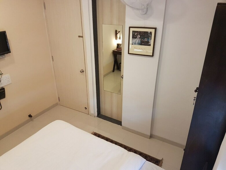 Oyo 12227 Hotel Resonare Baner