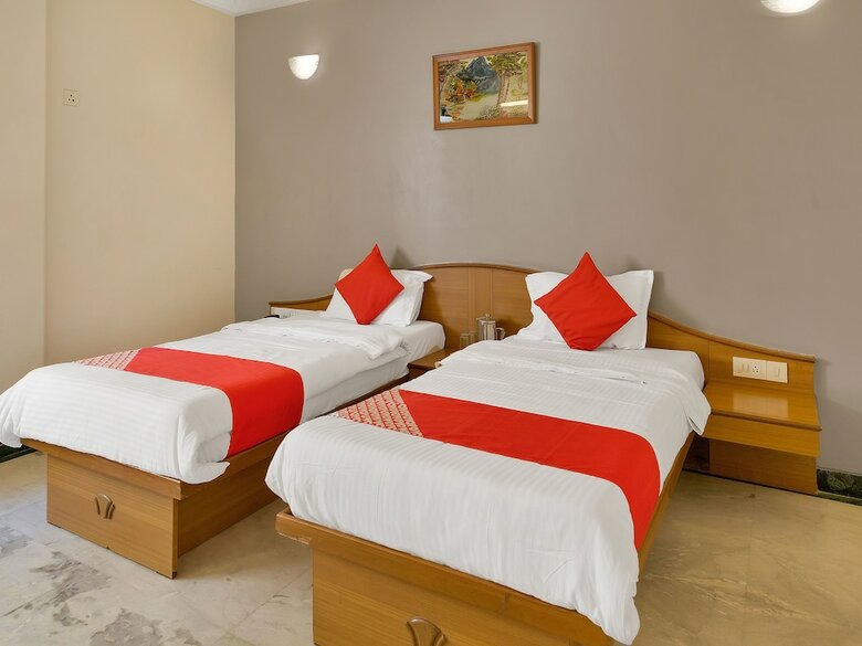 Oyo 12020 Hotel Ratna Regency