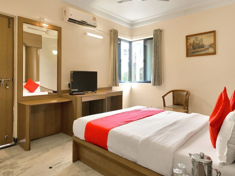 Oyo 12020 Hotel Ratna Regency