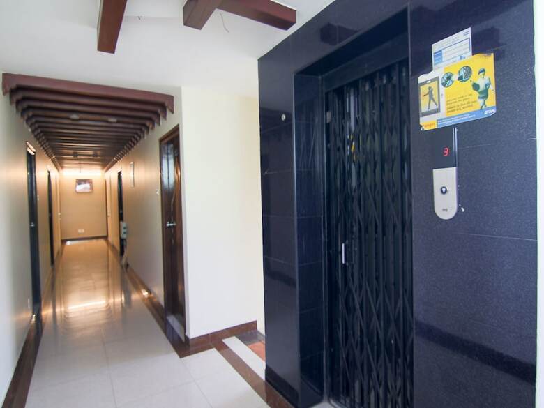 Oyo 10711 Hotel Nsnr Residency