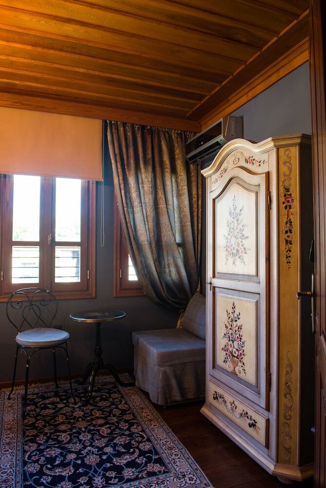 Kokkino Spiti Boutique Hotel