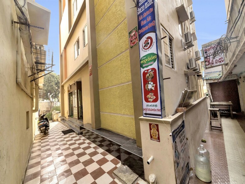 Hotel Oyo 12231 Sai Vihar
