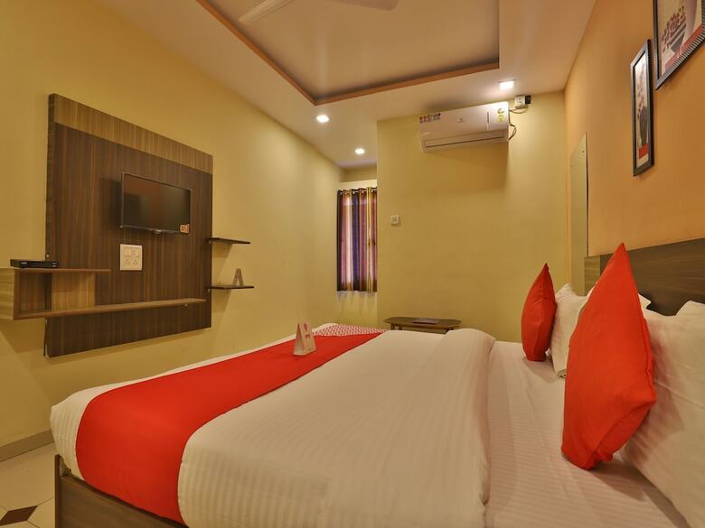 Oyo 11867 Hotel Nilkanth Inn