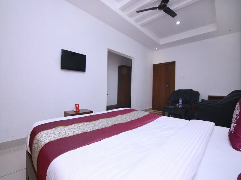 Oyo 11374 Hotel Pearl View Residency