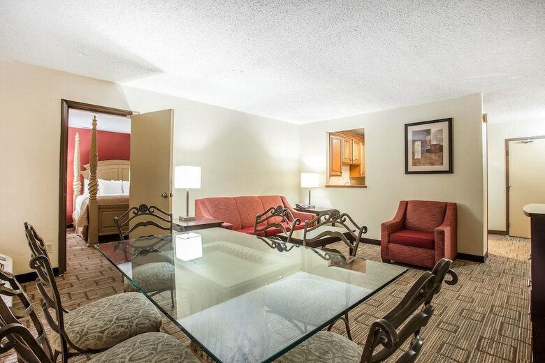 Clarion Hotel