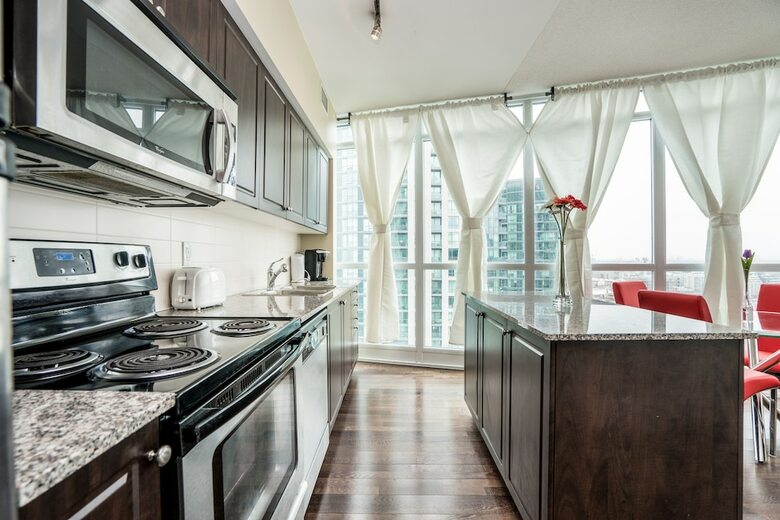 Aaira Suites At Fort York