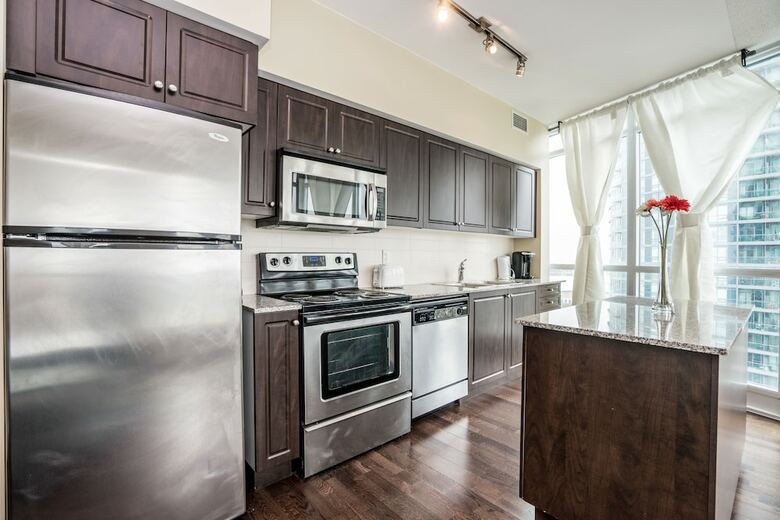 Aaira Suites At Fort York