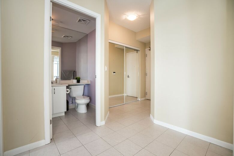 Aaira Suites At Fort York
