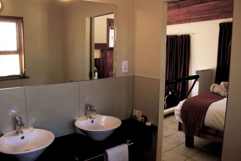 Posada Zebra Kalahari Lodge