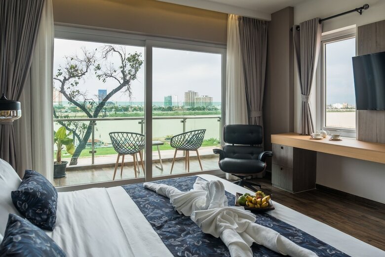 Nou's River Hotel