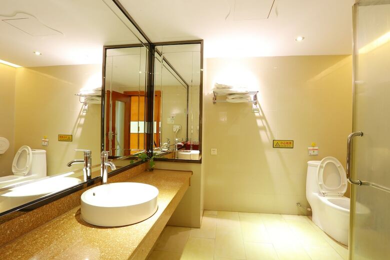 Victoria Hotels