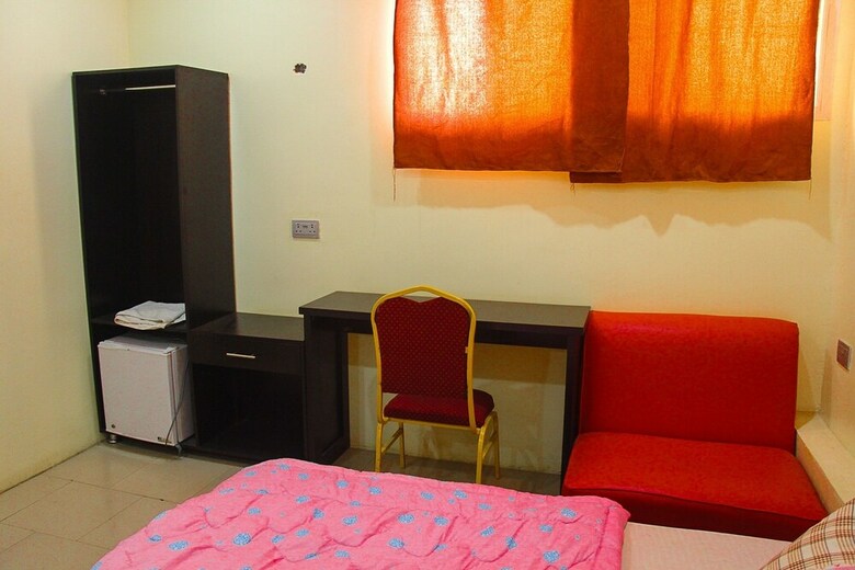 Hotel New Travellers Lodge & Suite