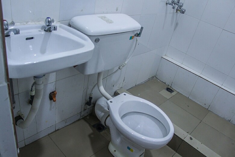 Hotel New Travellers Lodge & Suite