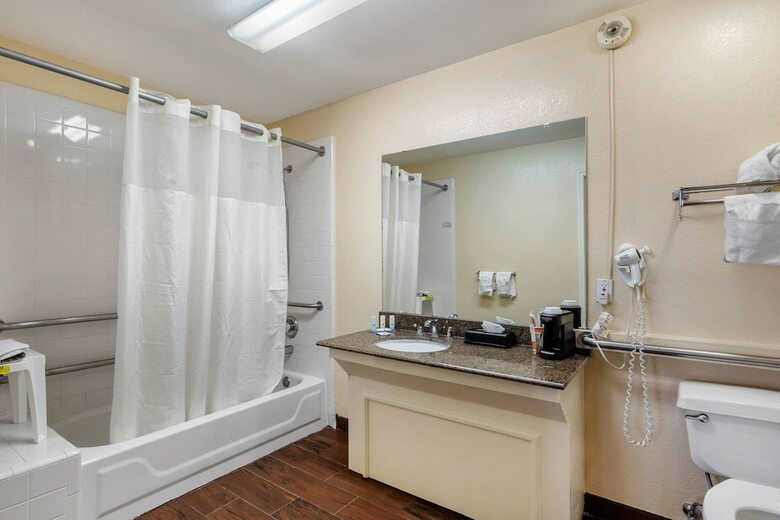 Hotel Quality Inn & Suites