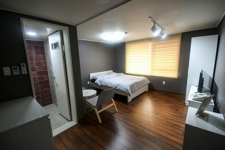 Hostal Bluehum Guesthouse - Hostel