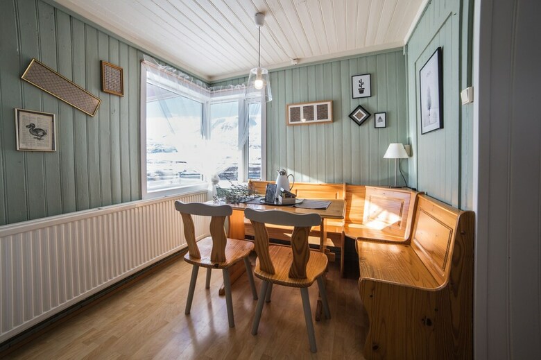 H�f�i Cottages