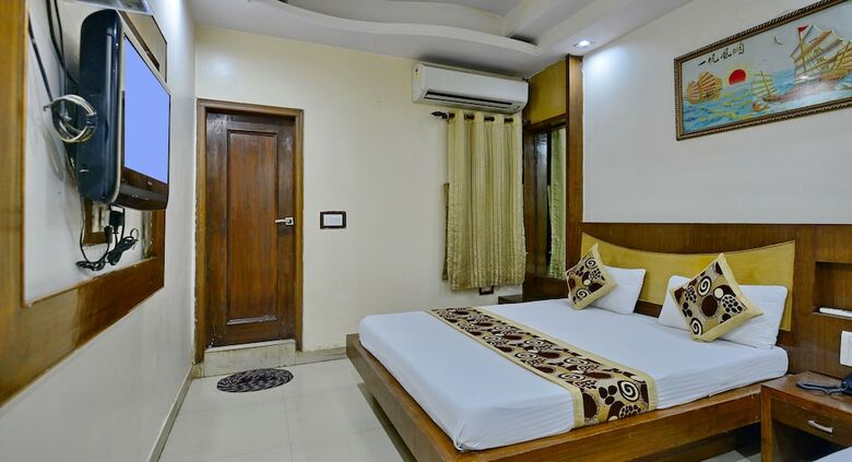 Hotel Sai Dham International