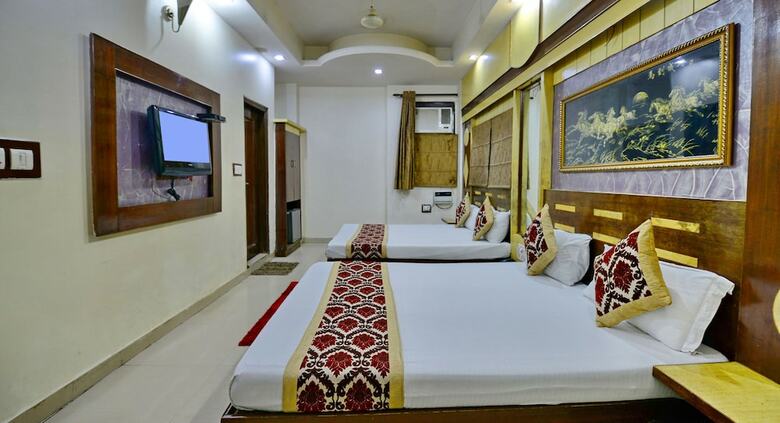 Hotel Sai Dham International