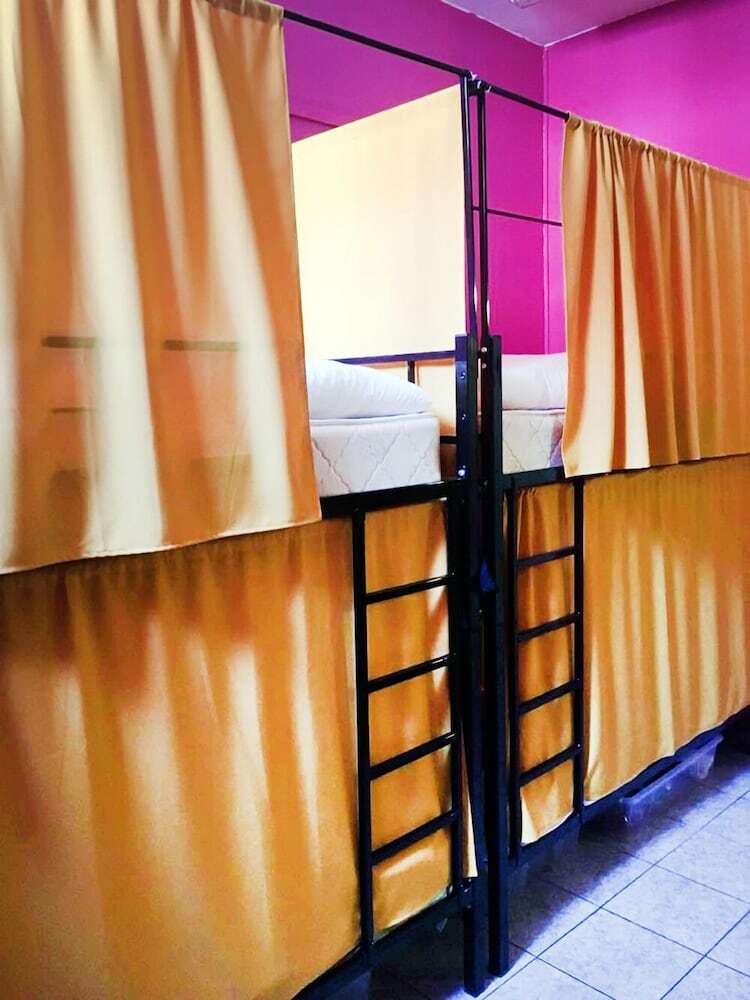 Hostal Fortuna Inn - Hostel