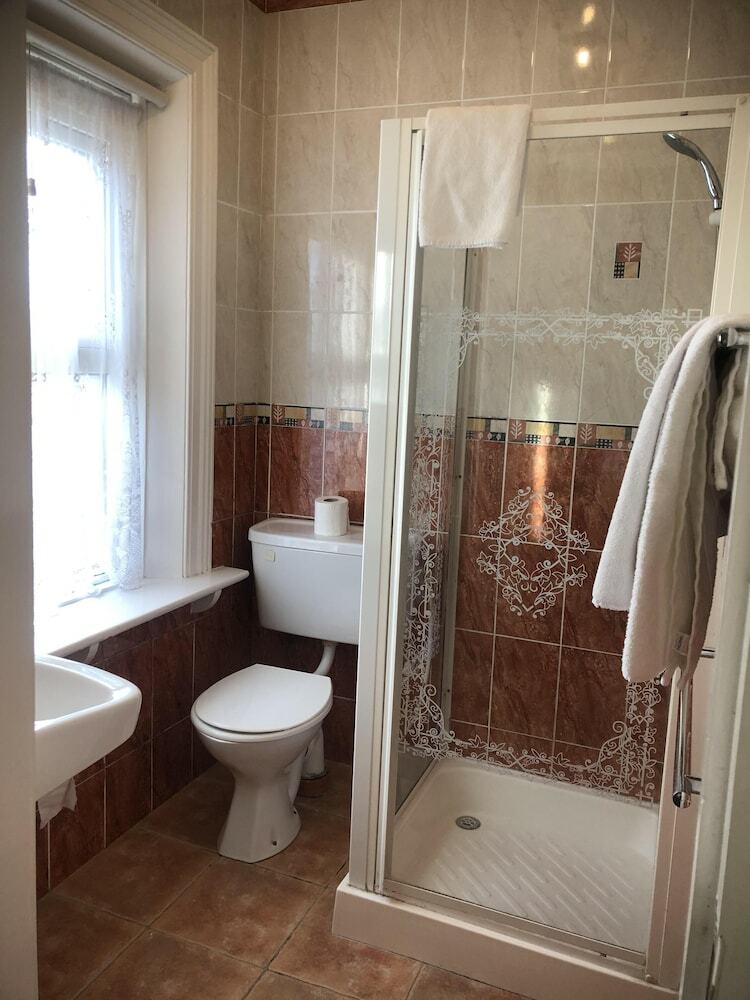 Roseville Lodge B&B