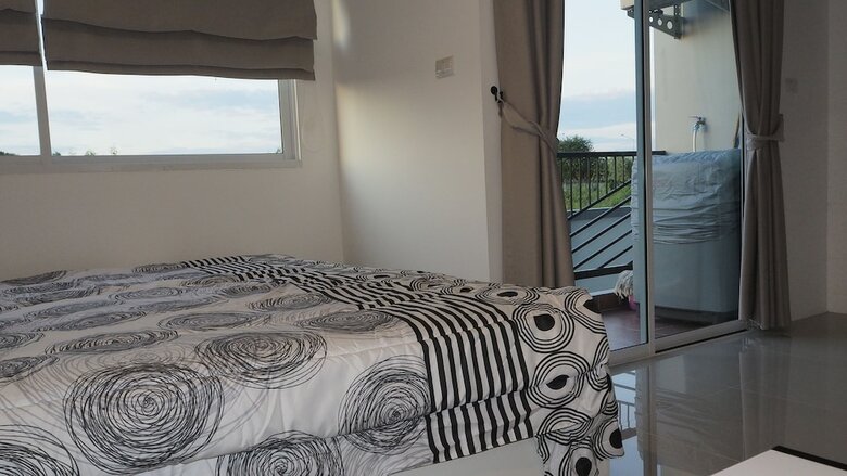 Trio Gems Condo Beach