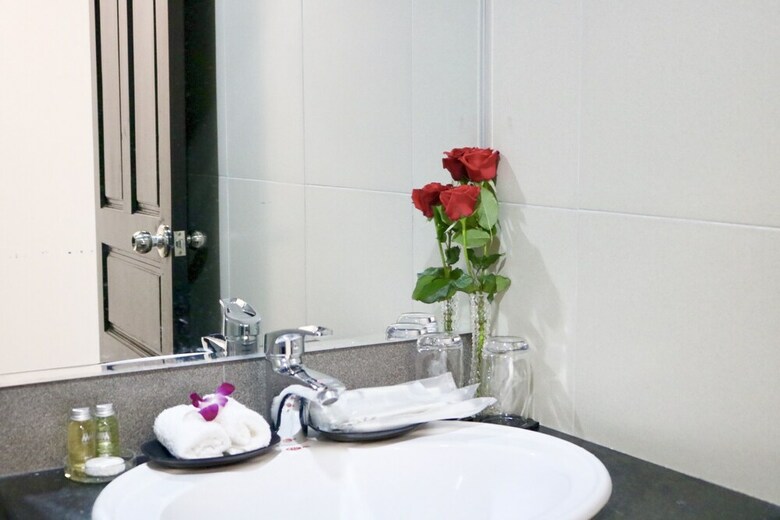 Phuong Dong Hotel & Apartment