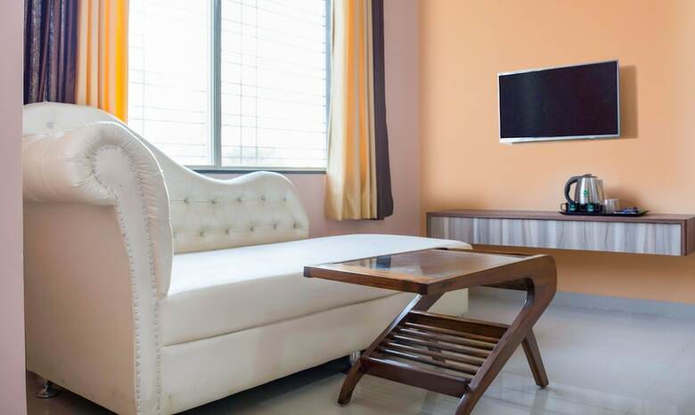 Hotel Treebo Trend Naunidh Suites