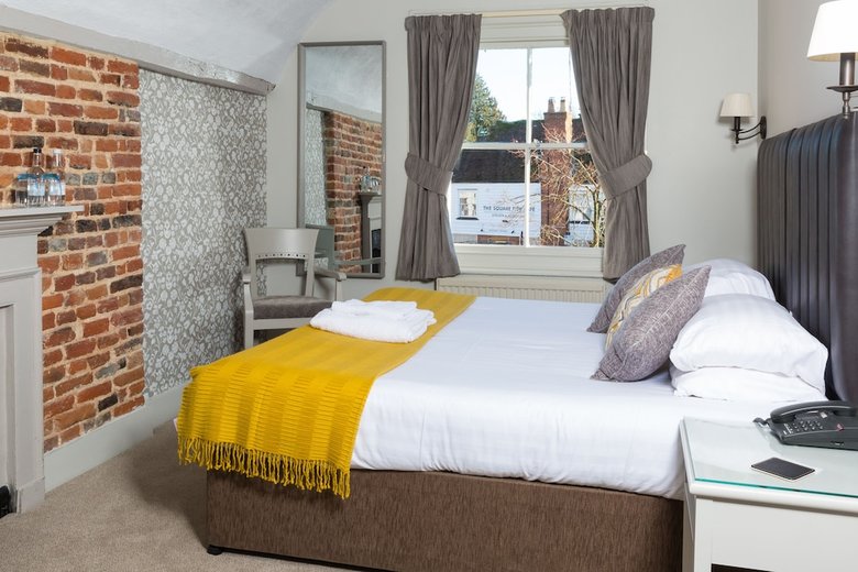 Dog & Bear Hotel