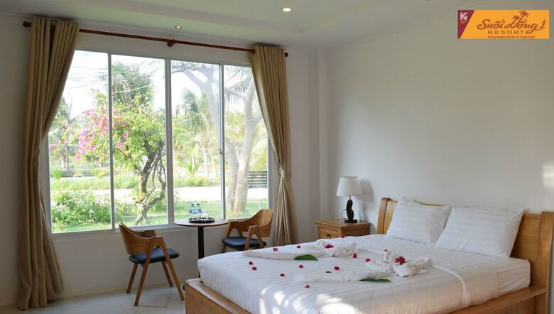 Hotel Suoi Hong Resort