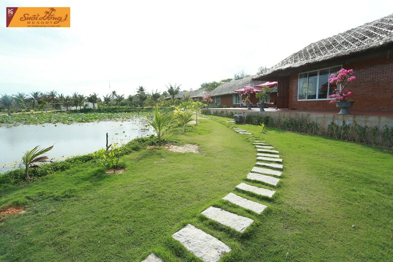 Hotel Suoi Hong Resort