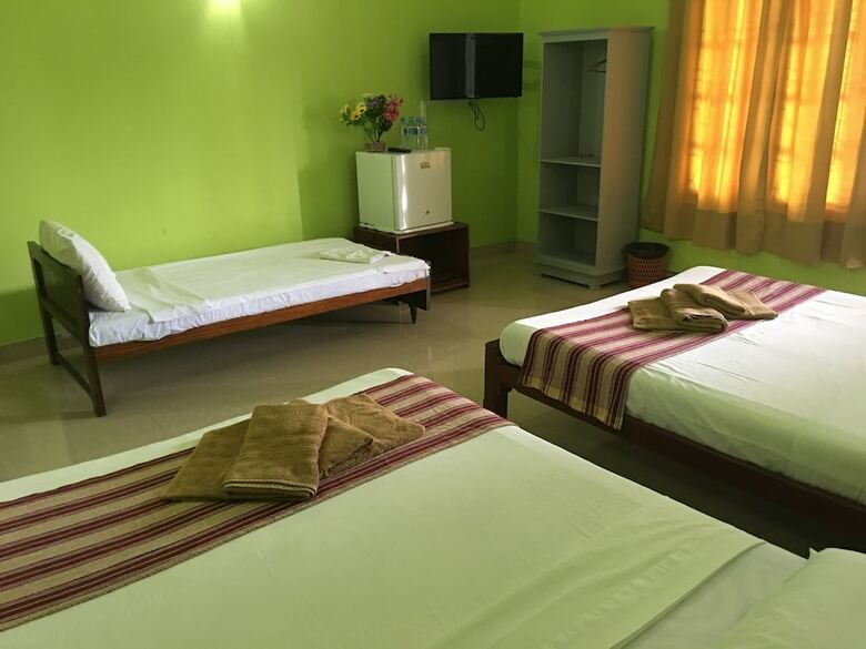 Hotel The Saffron Airport Villa