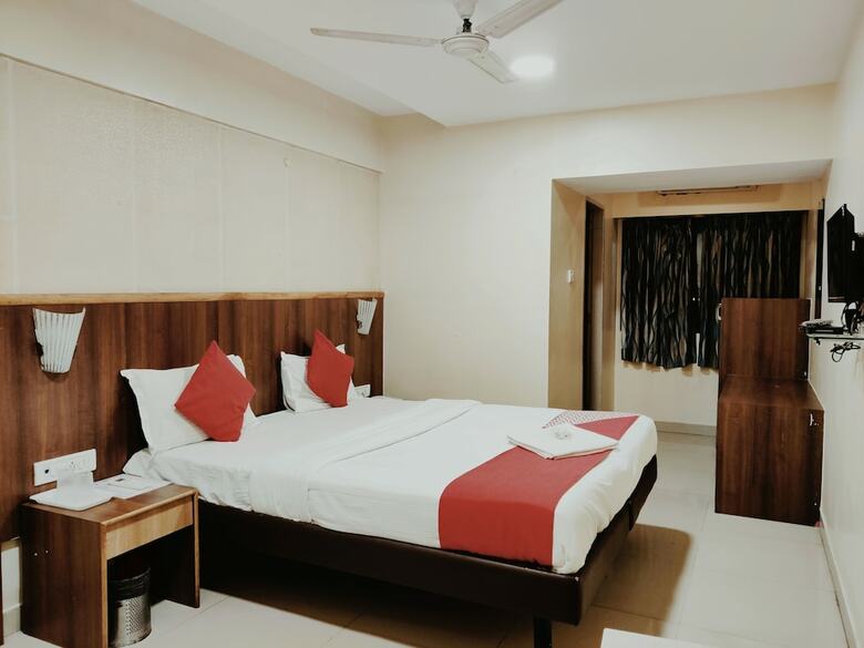 Hotel Vashi Inn