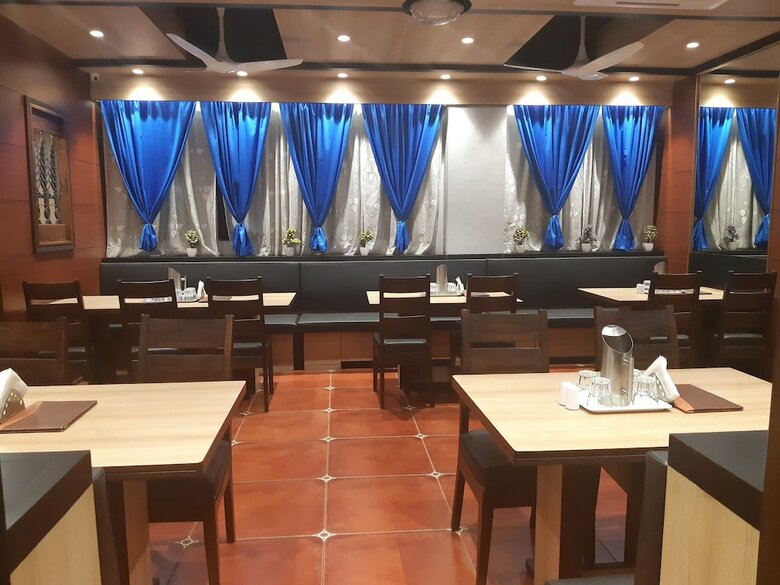Hotel Madni Royale