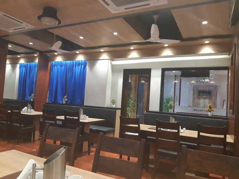 Hotel Madni Royale