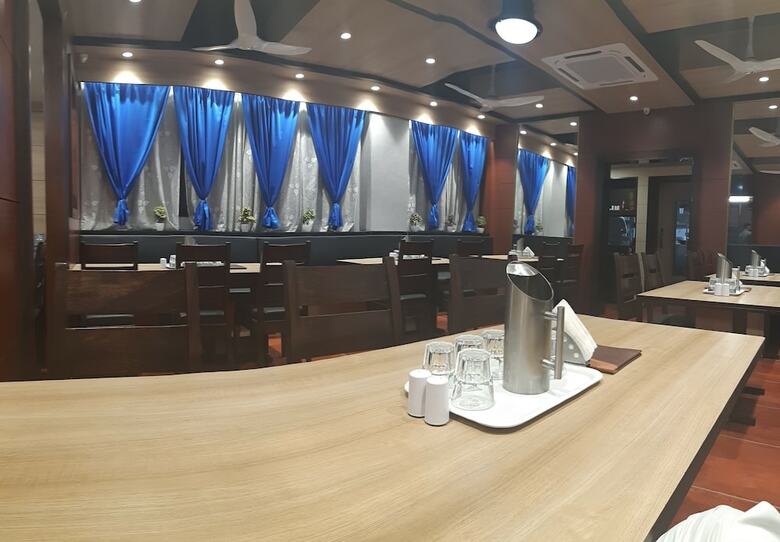 Hotel Madni Royale