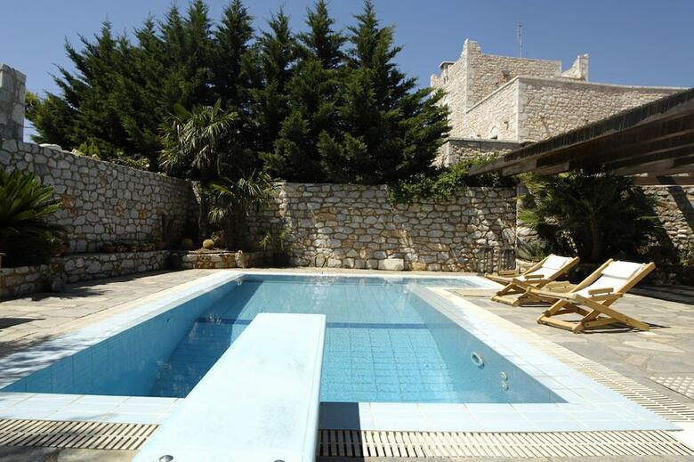 Residencia Tower House Mani