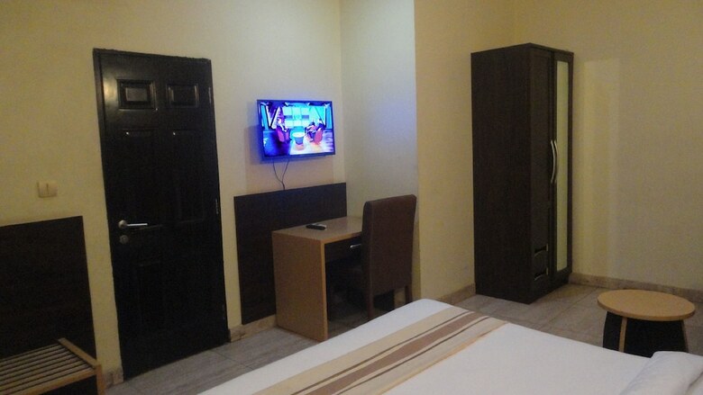 Caesar's Court Hotel And Suites