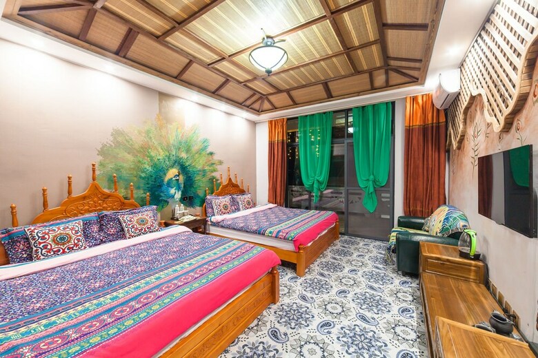 Hotel Dali Love In Clouds Theme Art House